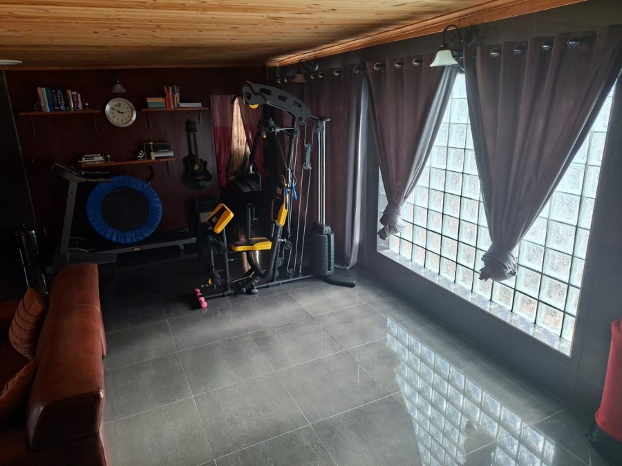 5 Bedroom Property for Sale in Protea Heights Western Cape